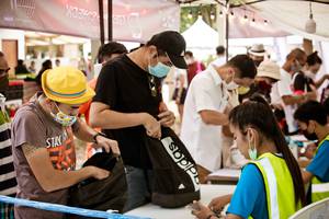 BIB: 
                            <button type="button" onclick="openModal(13713827)" class="btn btn-primary btn-sm float-right btn-popup" data-toggle="modal" data-target=".modal-high-quality">
                        <i class="fas fa-shopping-cart"></i> Add to Cart
                    </button>
                                            <button type="button" onclick="isThisMe(13713827, true)" class="btn btn-success btn-sm float-right btn-popup btn-isme hidden" data-toggle="tooltip" data-placement="bottom" title="นี่คือรูปของคุณใช่ไหม คลิกที่นี่เพื่อเอาเข้าอัลบั้ม">
                        <i class="fas fa-plus"></i> Add to album
                    </button>
                    <button type="button" onclick="isThisMe(13713827, false)" class="btn btn-warning btn-sm float-right btn-popup btn-isnotme hidden">
                        <i class="fas fa-ban"></i> Remove from album
                    </button>